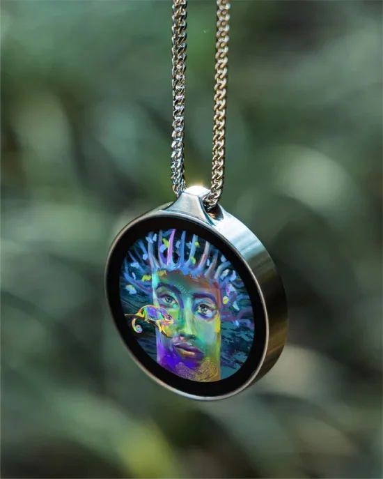 Tokenshow: Wearable digital medallions